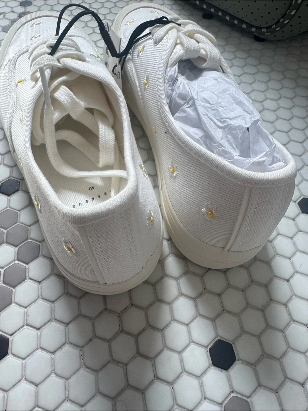 Zara White Canvas Platform Sneakers with Daisy Embroidery size 9 New - Picture 3 of 4